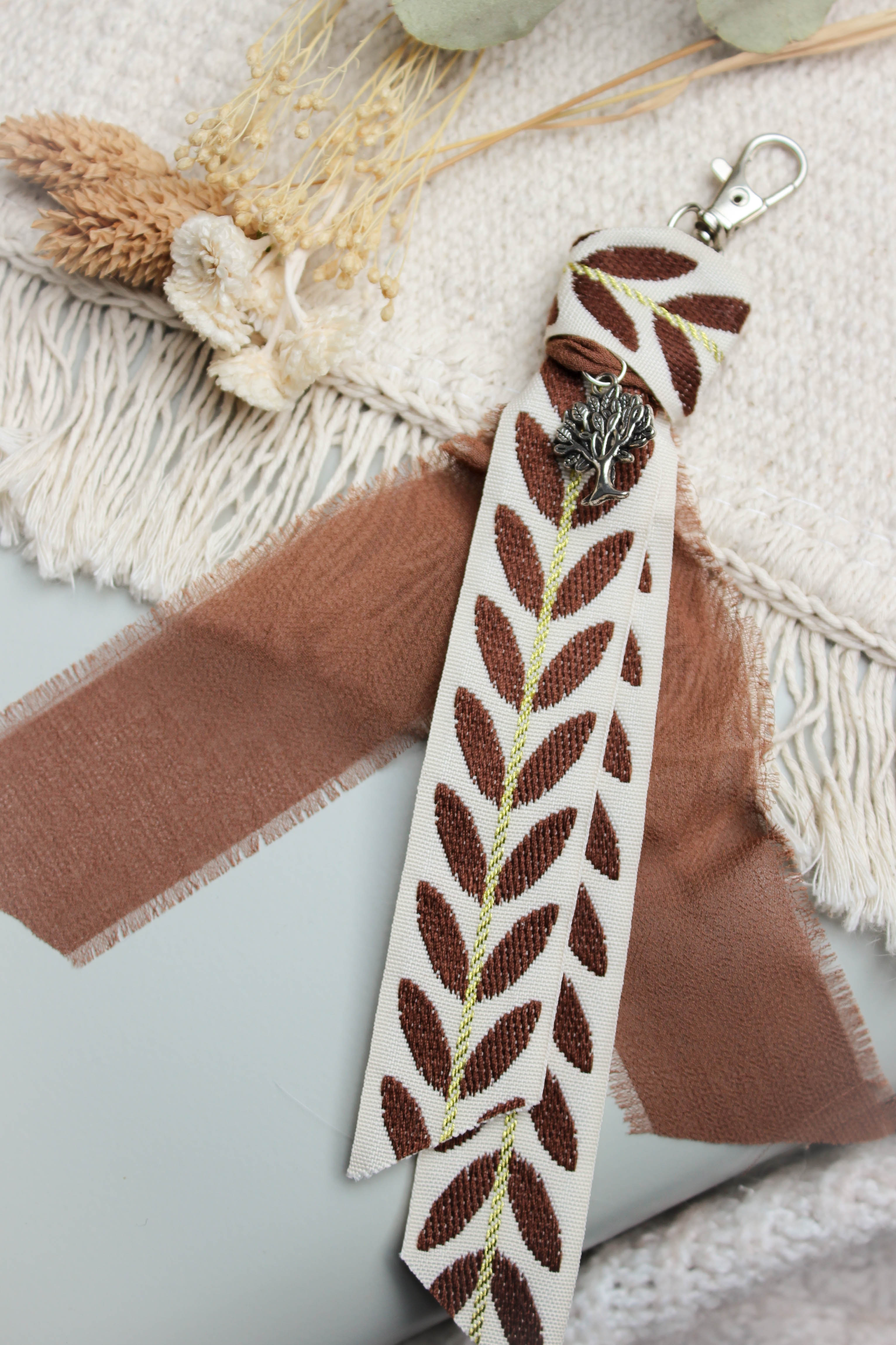 porte clés tissu noisette arbre de vie