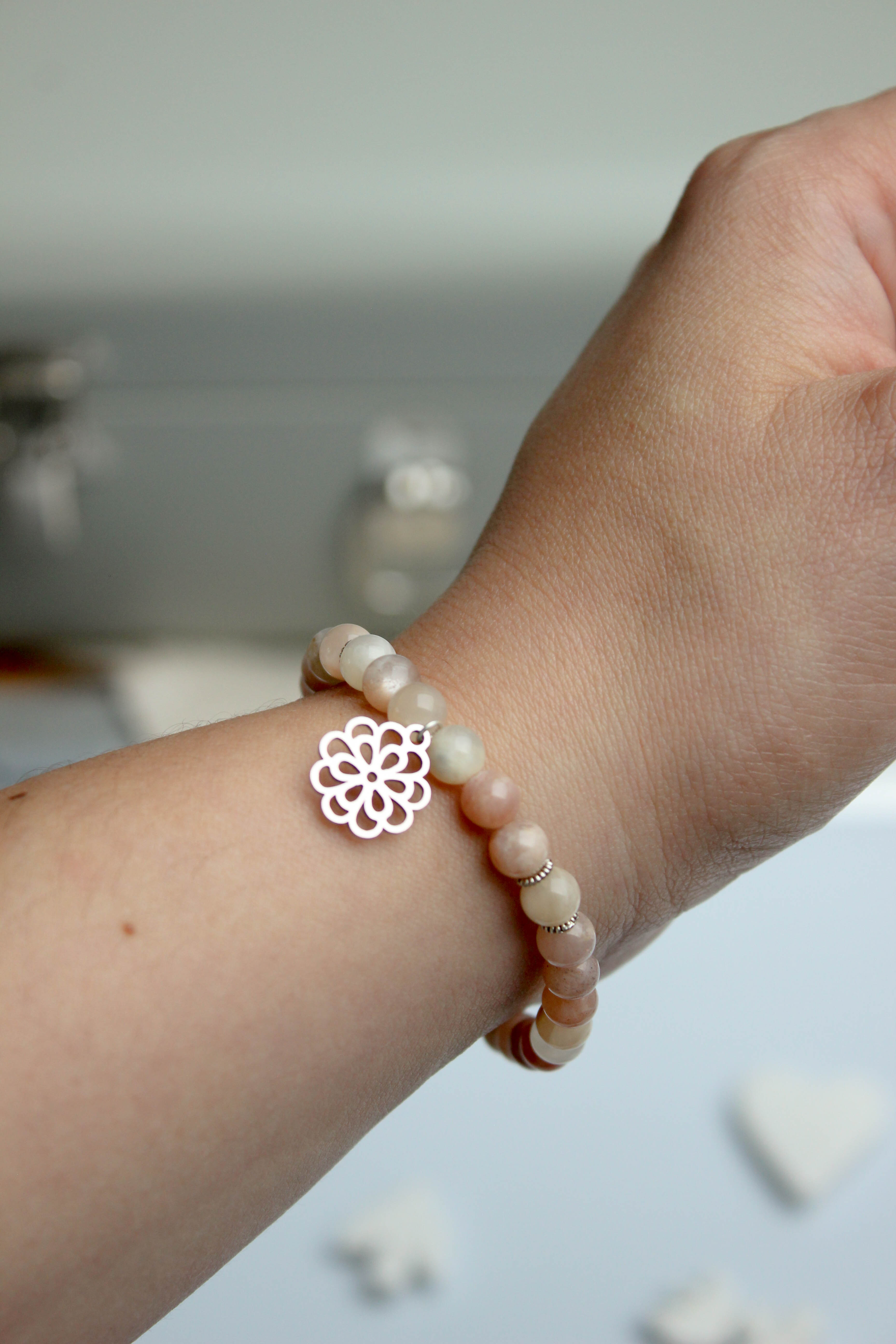 Bracelet Aurore – Bijou spirituel en pierre de lune symbole de grâce