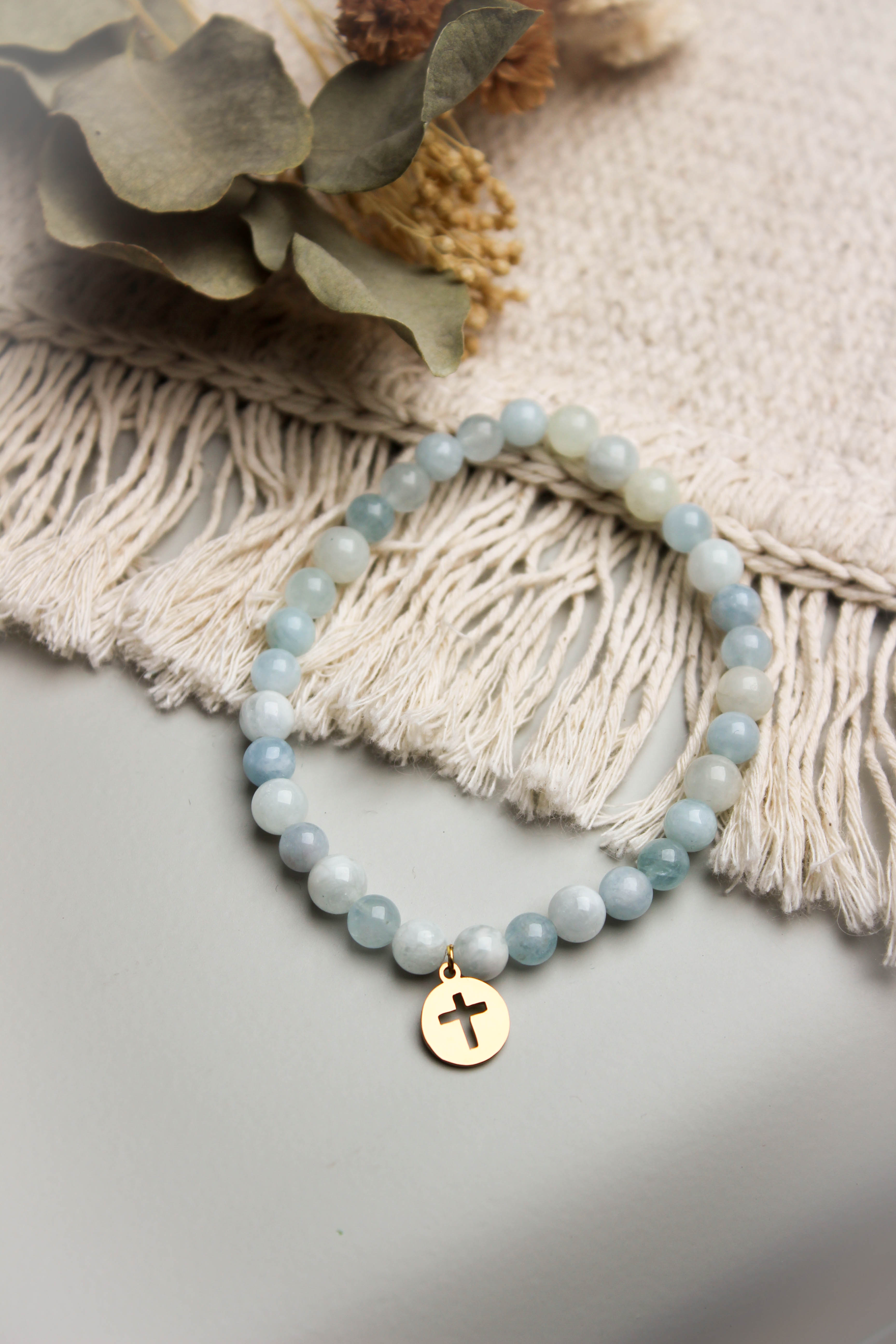 Bracelet en pierres naturelles aigue marine symbole de foi