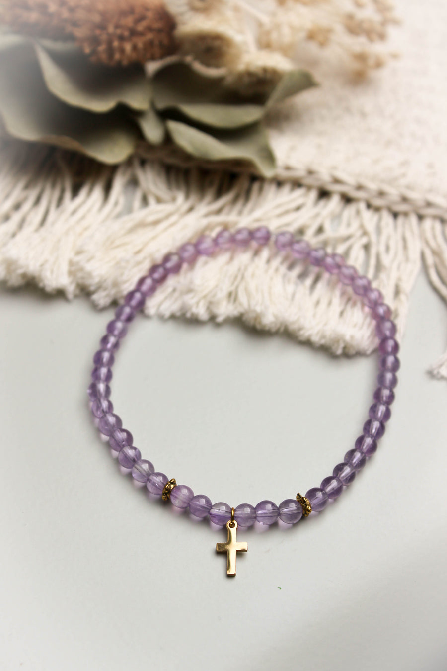 Bracelet en maméthyste croix dorée - bijou catho