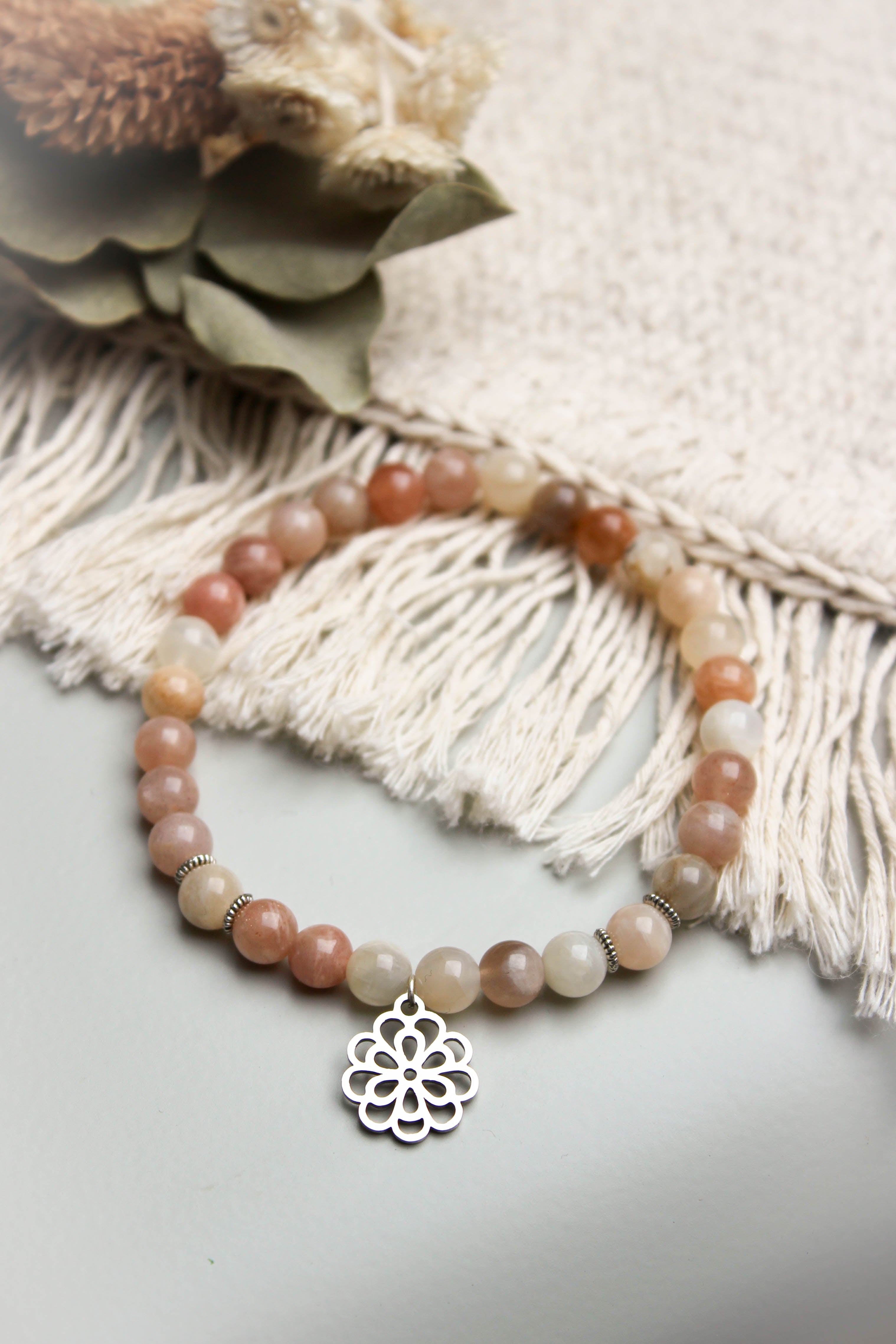 Bijou Aurore en pierre de lune