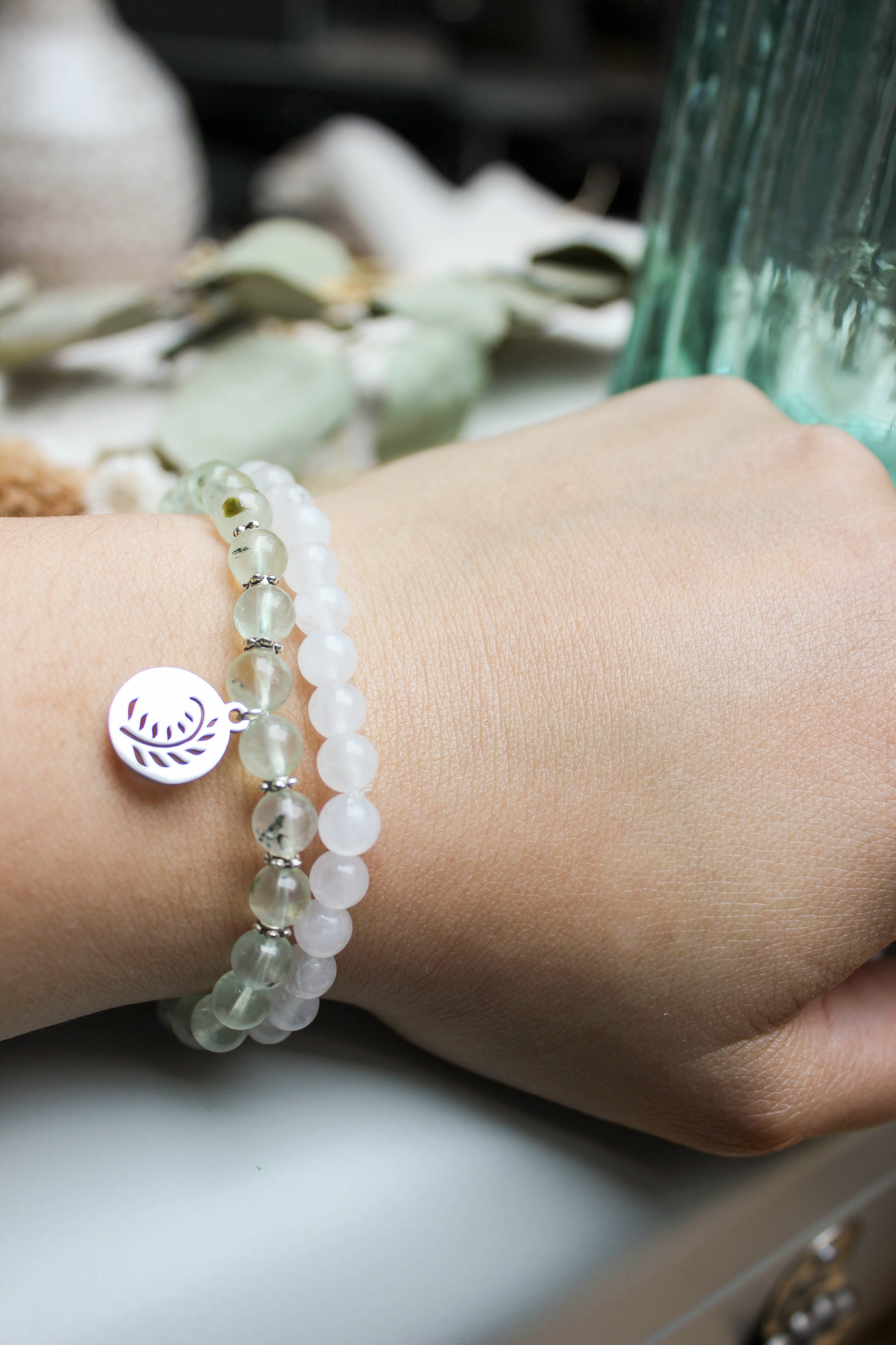 Bijou catho en préhnite pierre naturelle