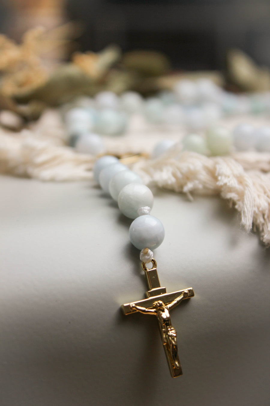 chapelet en aigue marine crucifix en lation doré