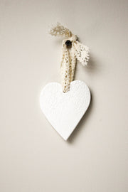 Cœur Délicat – Décoration chrétienne en argile, symbole d’amour