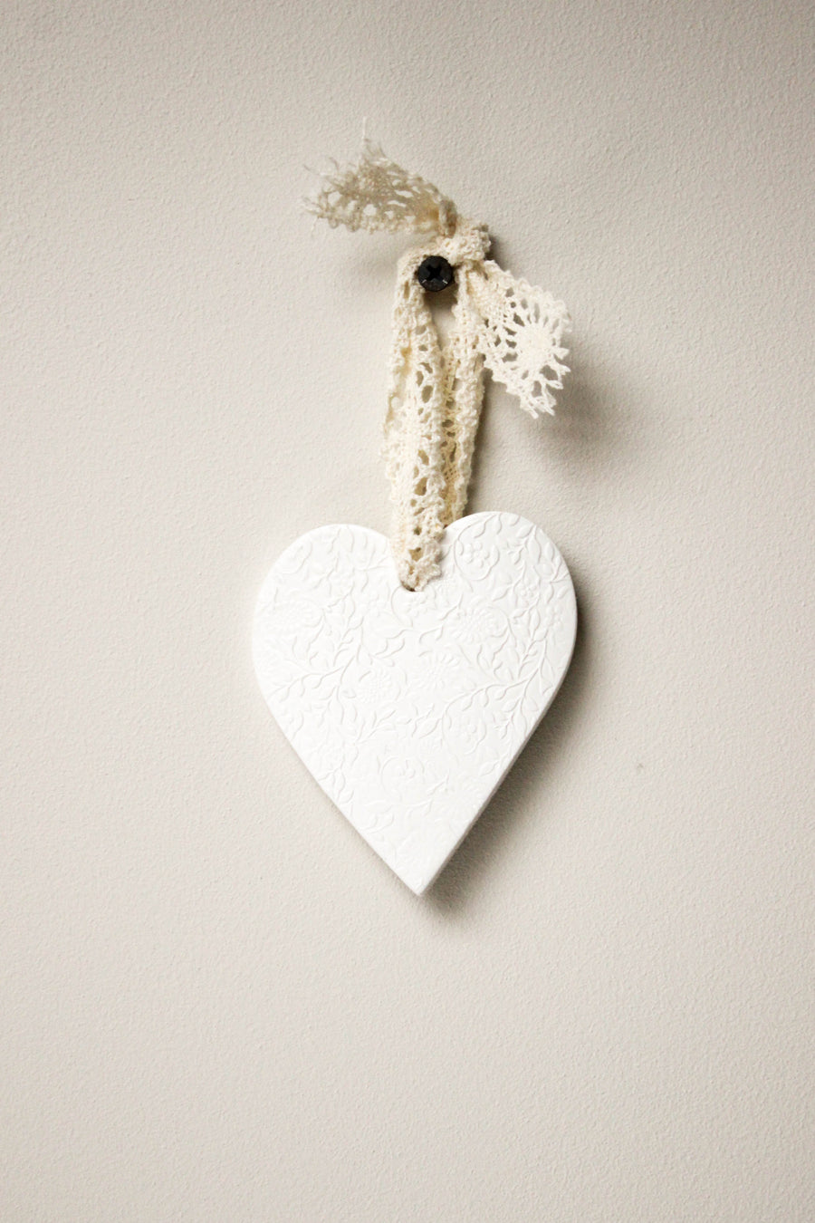 Cœur Délicat – Décoration chrétienne en argile, symbole d’amour