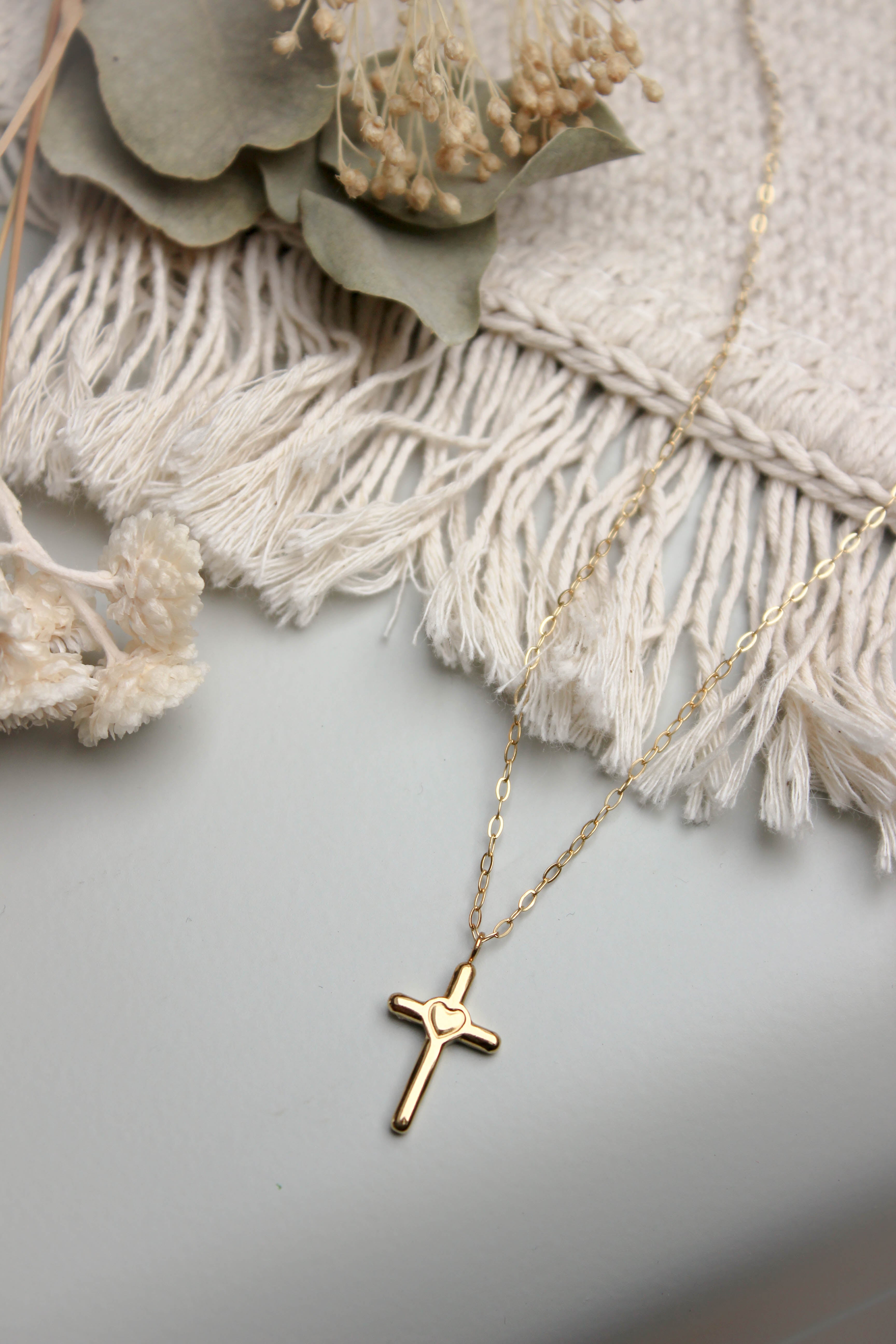 Collier Croix Glorieuse – Bijou de foi élégant et intemporel