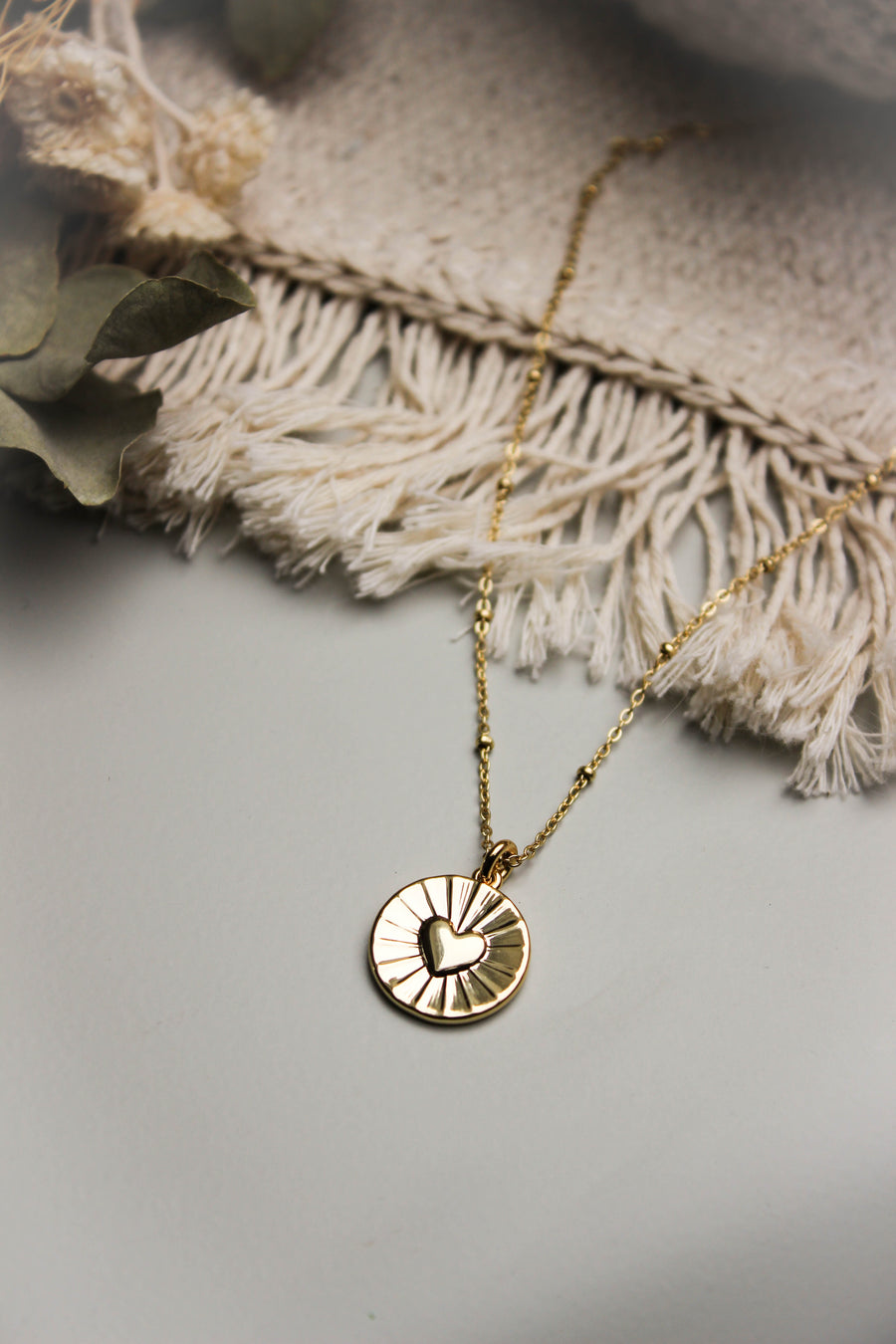 Collier Cœur Rayonnant – Bijou catho symbole d’amour et de lumière