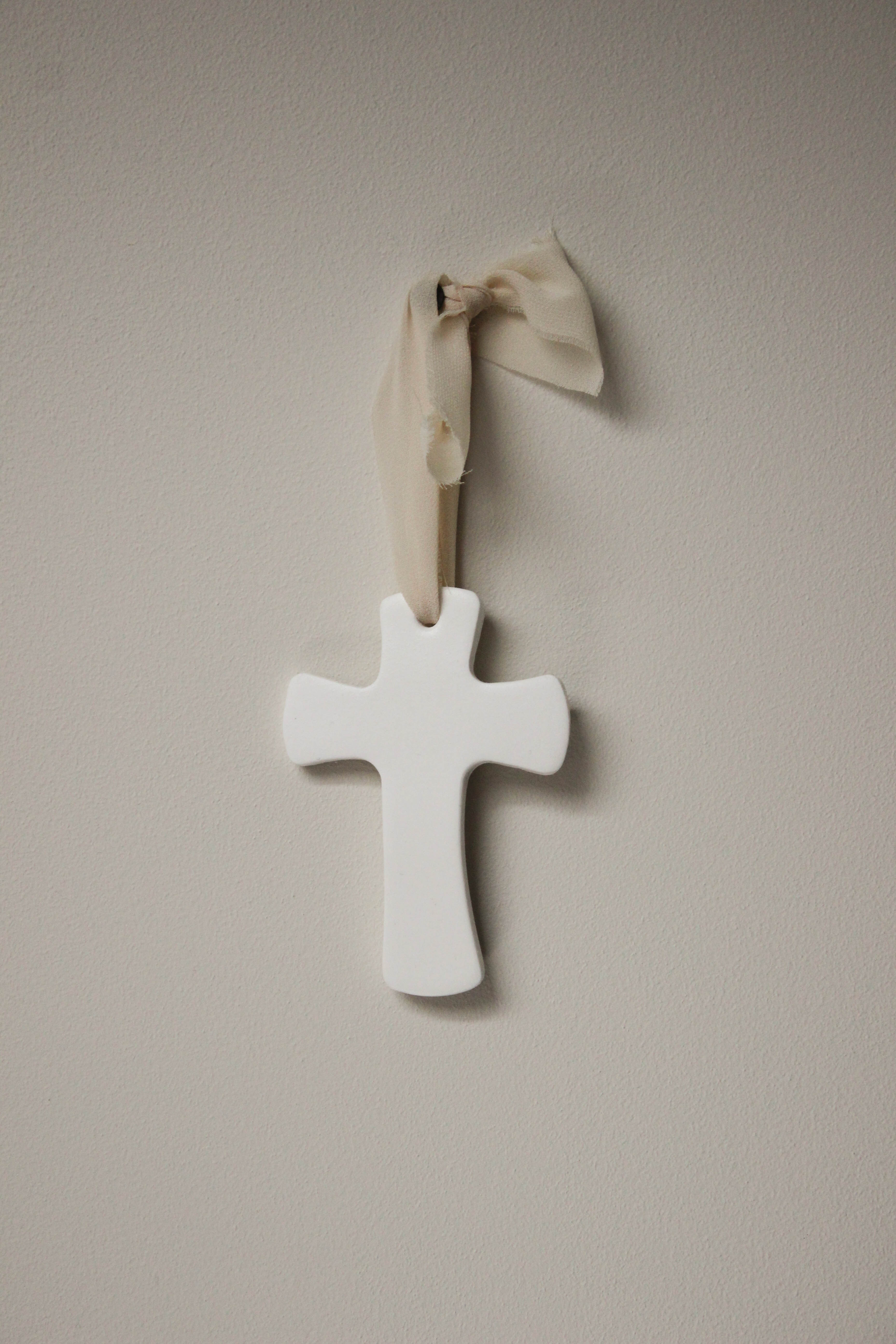 Croix  en argile –  Objet chretien artisanal symbole de foi