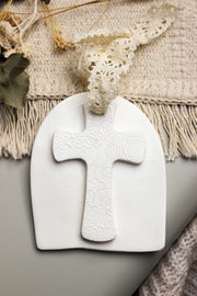 Croix murale - Objet religieux artisanal, délicat et spirituel 