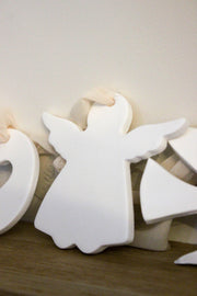 Ange en argile façonné à la main