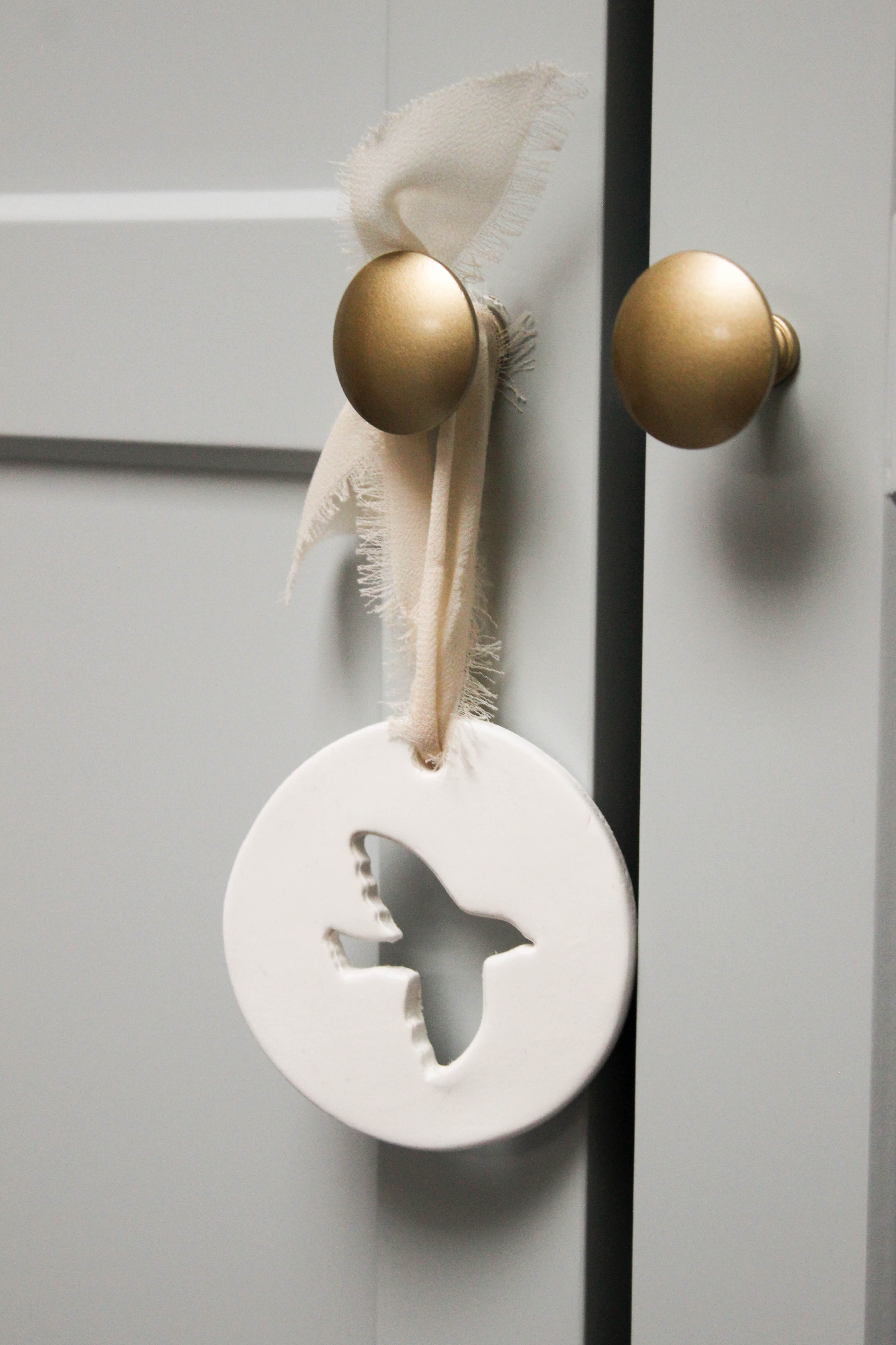 Médaillon Colombe – Décoration chrétienne de paix et de lumière