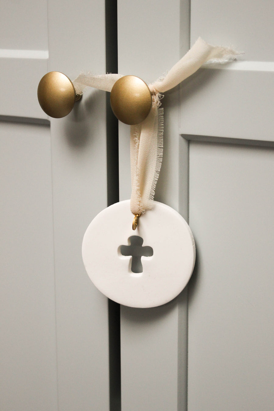 Médaillon Croix en argile - Objet deco catho