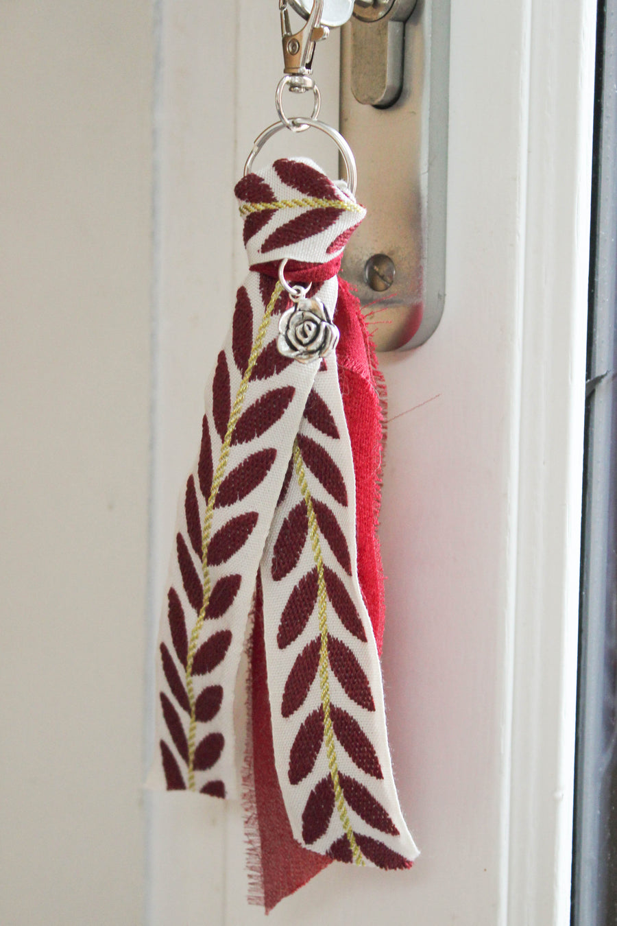 porte cles bijou de sac en tissu grenat